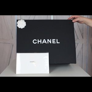 LUXURY AUTHENTIC DESIGNER BOX. Size:L Color:Black Cleaning manual included!